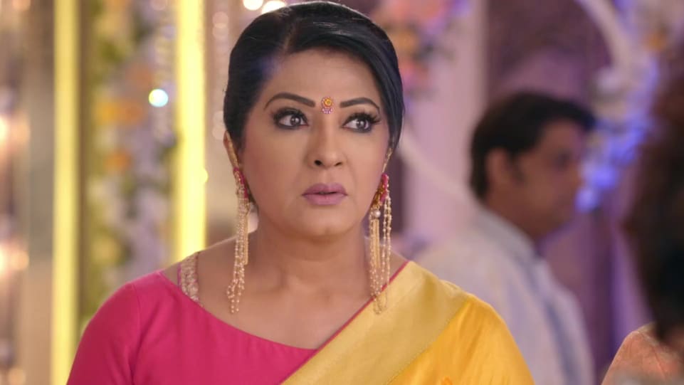 Usha Bachani In Yellow Saree Outfit Celebrity Clothing Charmboard From weddings to parties, saree (ಸೀರೆಗಳು) is the one type of ethnic outfit that can be worn in style by ladies of all ages. charmboard