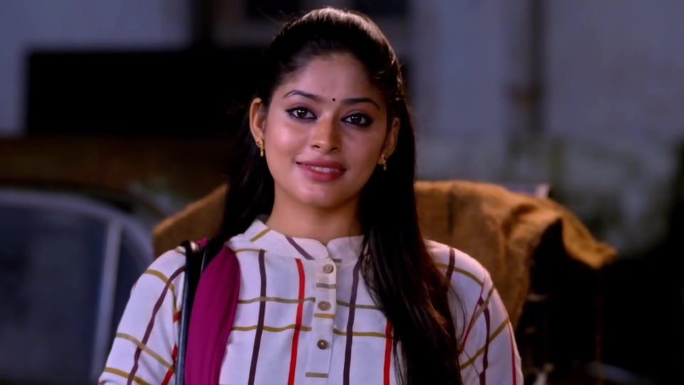 Dharshana Ashokan Celebrity Fashion Footwear In Outfit Name Charmboard Neethaane en ponvasantham tells the love story of varun (jiiva) and nithya (samantha) through three stages of their life, their. charmboard