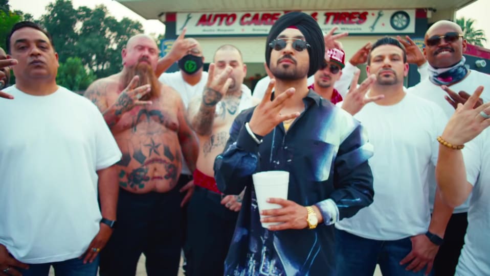 Diljit Dosanjh Celebrity Style In Born To Shine G O A T 2020 From Born To Shine Charmboard Download and listen diljit dosanjh all albums in 190kbps & 320kbps only on here. turbans