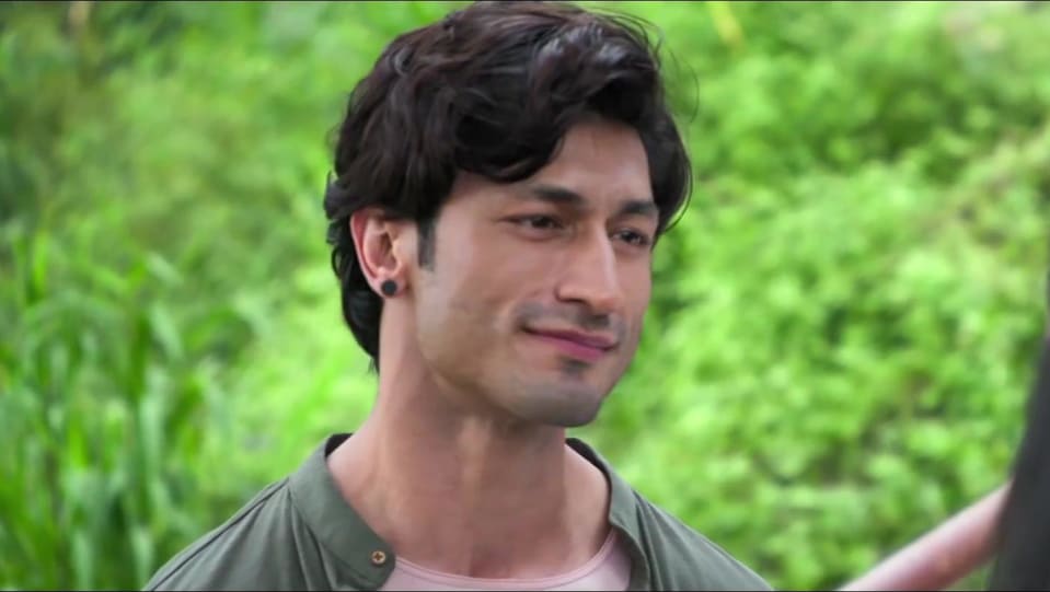 Celebrity Hairstyle Of Vidyut Jamwal From Official Trailer Junglee 2019 Charmboard This channel saifrzanoor junglee on tik tok,vidyut jammwal, top 20 tik tok video #27, tik tok india vidyut jamwal tiktok video vidyut. casualshirts
