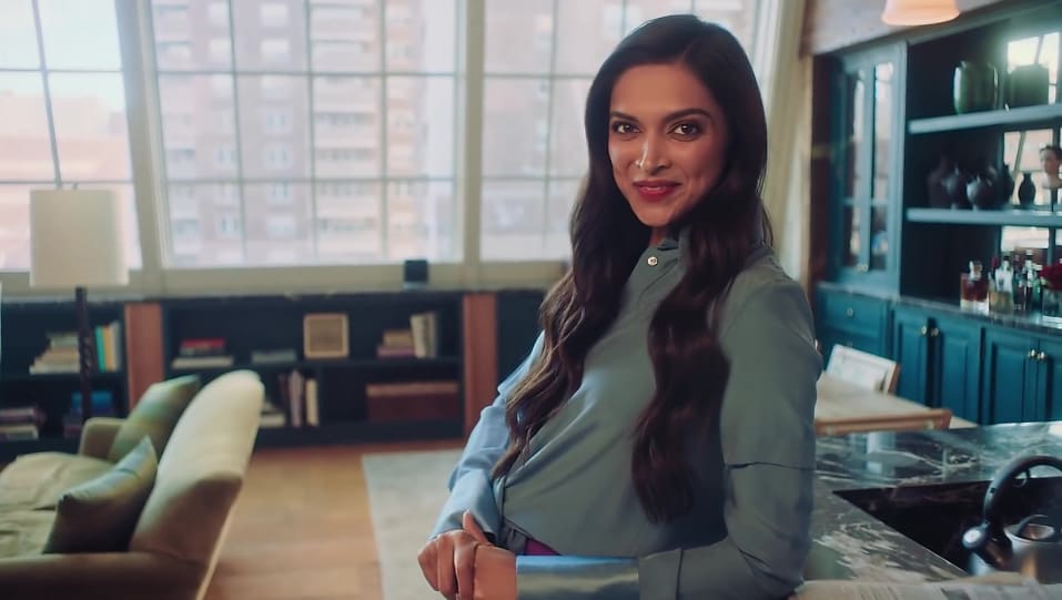 Get Deepika Padukone Long Wavy Deep Side Part Hairstyle In Vogue