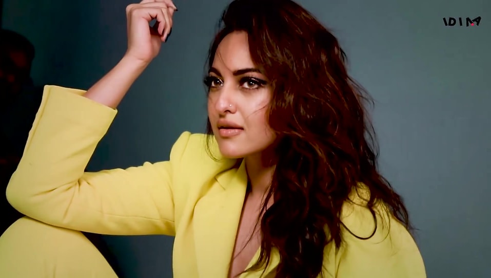 Get Sonakshi Sinha Tousled Wavy Hair Hairstyle In Idiva Behind