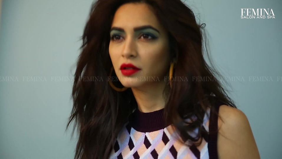 Get Kriti Kharbanda Messy Wavy Hair Hairstyle In Femina India