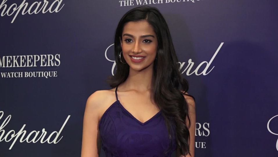 Actors Name Age Wiki Height Birth Place Career Details Chopard 25th Anniversary Celebration Bollywood Hungama Interview 2018 Charmboard Meenakshi chaudhary is an indian model, actor and beauty pageant titleholder.2 she represented the state of haryana at the femina miss india 2018 pageant, where she was crowned as miss grand. charmboard