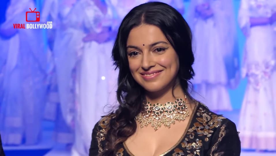 Actors Name Age Wiki Height Birth Place Career Details Bombay Times Fashion Week Viral Bollywood 2019 Charmboard We entrust this nation in you, o countrymen) is a 2004 indian war film, directed by anil sharma and starring amitabh bachchan, bobby deol, akshay kumar. viral bollywood 2019 charmboard