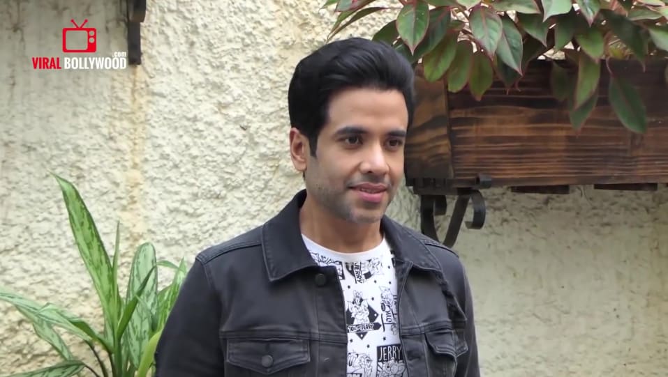 Tusshar Kapoor Celebrity Style In Celeb Spotting Booo Sabki Phategi 2019 From Celeb Spotting Charmboard Младшая госпожа / choti sarrdaarni (2019) индия. charmboard