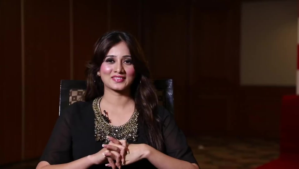 Harshika Poonacha Celebrity Style In Interview Rapid Rashmi 2018 From Interview Charmboard She also participated in a dance reality show dancing star but got eliminated. charmboard