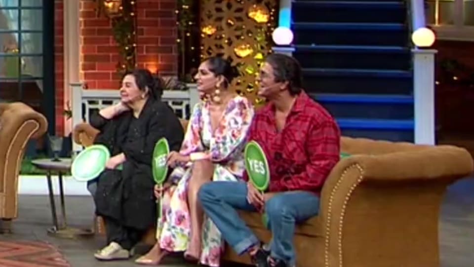 Kubra Sait Celebrity Style In The Kapil Sharma Show Set India 2020 From The Kapil Sharma Show Charmboard I met ranveer many years ago kubra told, i met ranveer many years ago while hosting a show in a crowd of 5000 people. earrings