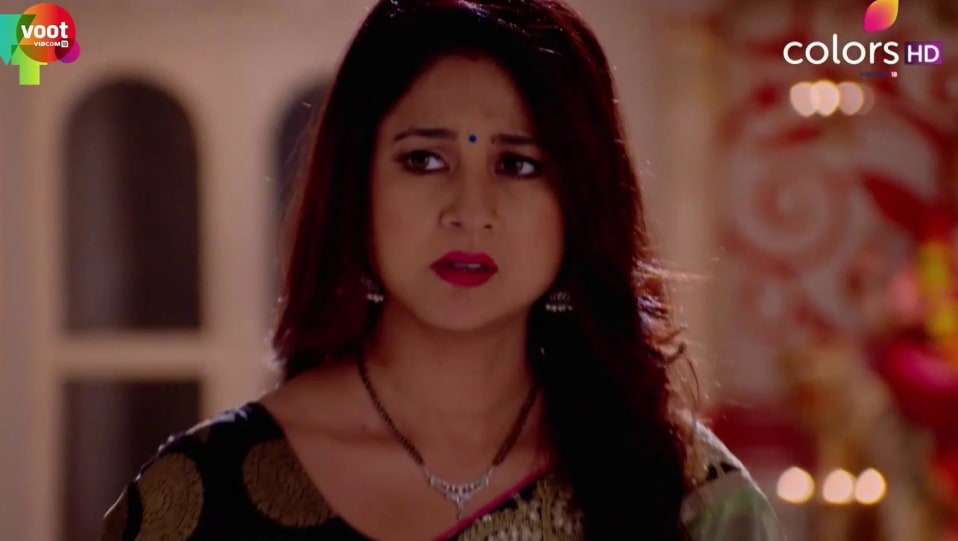 Keerti Gaekwad Kelkar Celebrity Style In Sasural Simar Ka Episode 1876 2017 From Episode 1876 Charmboard The bharadwaj family gets cornered by bhairavi and her goons. charmboard