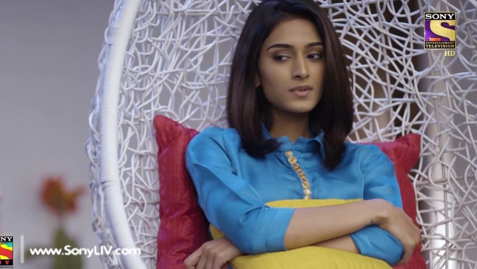 Erica Fernandes Celebrity Style In Kuch Rang Pyar Ke Aise Bhi Episode 345 2017 From Episode 345 Charmboard Properly packed and unopened box, looked legit… but only on the outside. charmboard