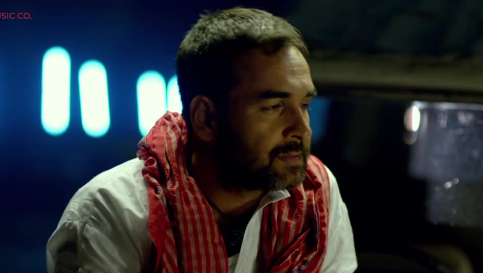Pankaj Tripathi Celebrity Style In Babli Kissebaaz 2019 From Babli Charmboard Kissebaaz (2019) full movie, kissebaaz (2019) set in varanasi, the movie narrates a story of a man (played by rahul bagga), who is victim of a plot of m4ufree, free movie, best movies, watch movie online , watch kissebaaz (2019) movie online, free movie kissebaaz (2019) with english subtitles. kurta