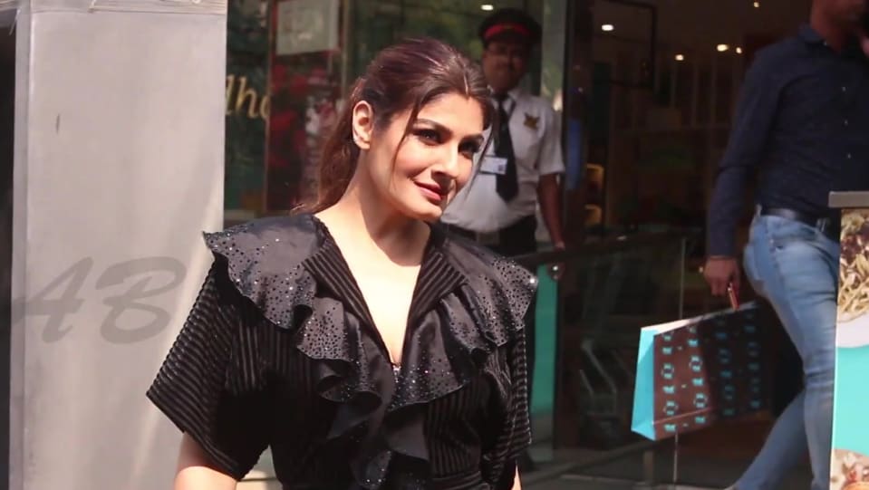 Celebrity Makeup Of Raveena Tandon From Celeb Spotting Ace Bollywood 2020 Charmboard Raveena's adopted daughter chhaya is expecting her first child with husband shawn mendes. charmboard