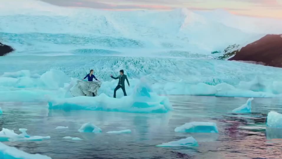 Dilwale Gerua 2015 Filming Locations Top Places To Visit In Jokulsarlon Iceland Rekabet eden iki ailenin cocuklari, 15 yillik bir ayriliktan sonra tekrar bir araya gelirler. charmboard
