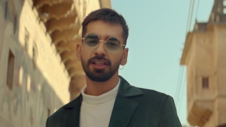 Celebrity Hairstyle Of Maninder Buttar From Laare Single 2019 Charmboard He was in punjabi music industry from last 5 years. coat