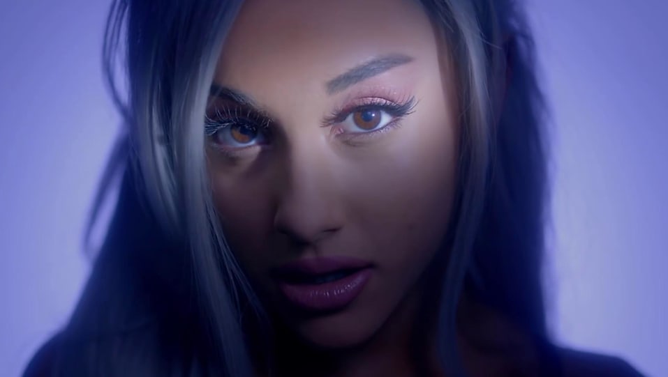 Ariana Grande Grey Ring Matching With Look From Focus Dangerous