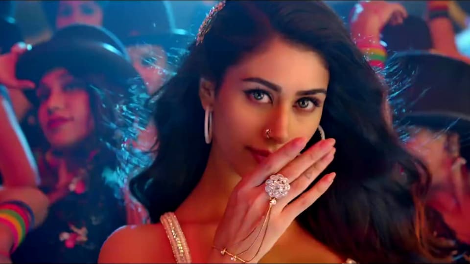 Warina Hussain Celebrity Style In Munna Badnaam Hua Dabangg 3 2019 From Munna Badnaam Hua Charmboard I love warina sooooo much she is just so awesome. tops