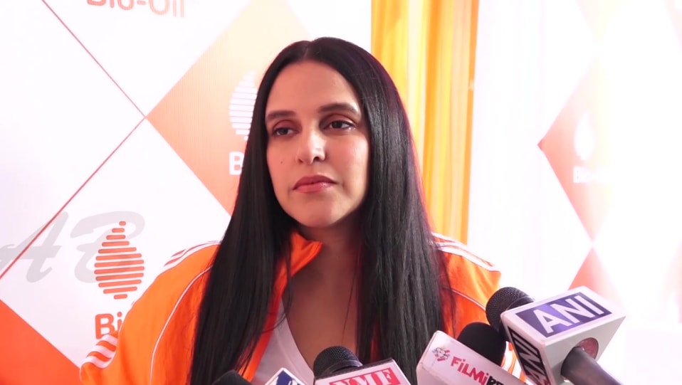 Celebrity Hairstyle Of Neha Dhupia From Interview Ace Bollywood 2020 Charmboard Men can use it too.