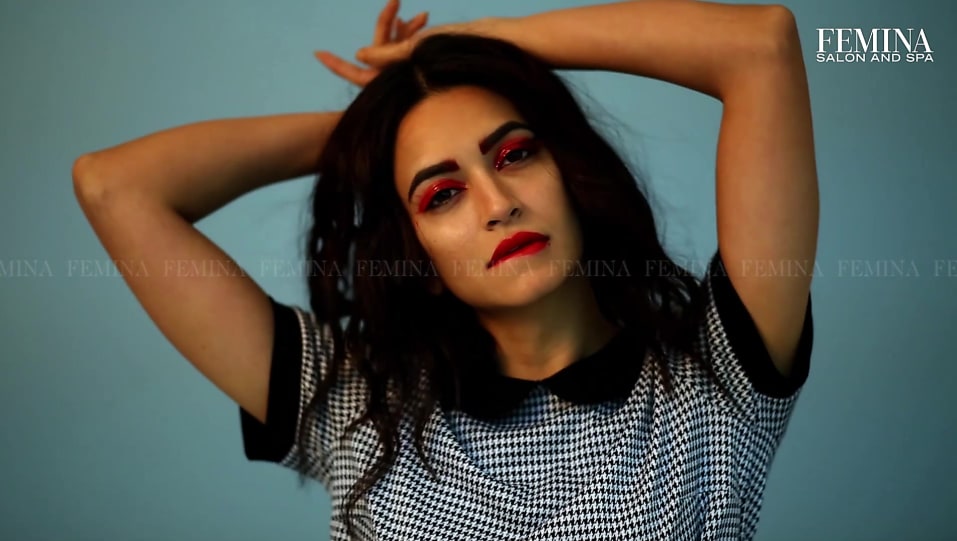 Get Kriti Kharbanda Medium Wavy Hair Hairstyle In Femina India