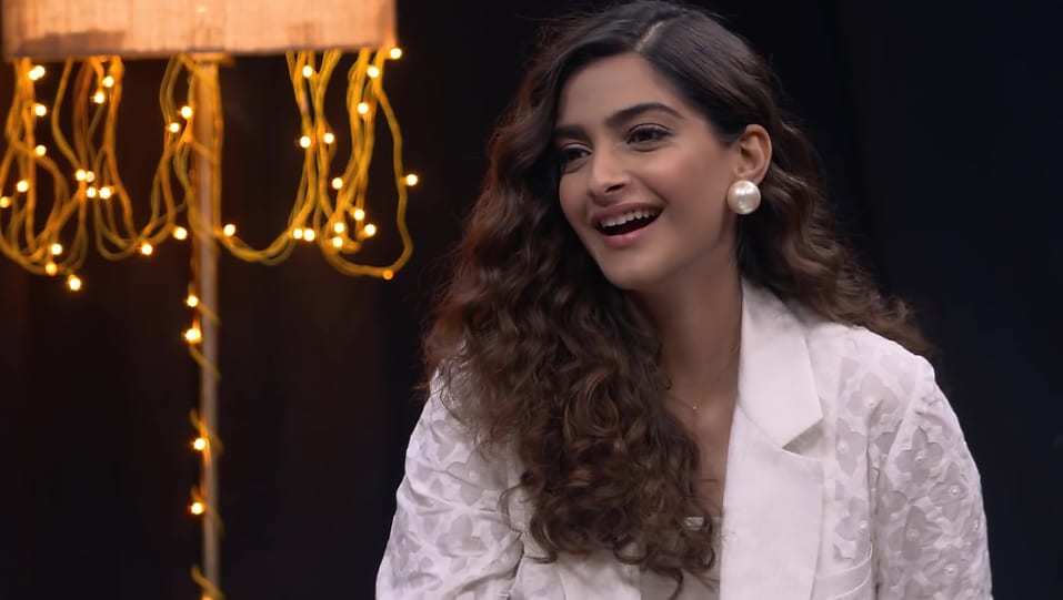 Get Sonam Kapoor Medium Curly Hairdo Hairstyle In Film Companion