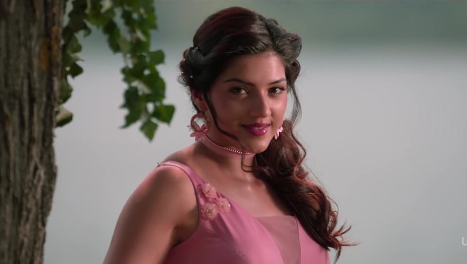 Mehreen Pirzada Celebrity Style In Rendu Kallu Mahanubhavudu 2017 From Rendu Kallu Charmboard Sharwanand and mehreen pirzada starrer 'mahanubhavudu' is releasing tomorrow (september 29) and is mehreen pirzada plays meghana, a village belle who's an outgoing person, unlike anand. gown