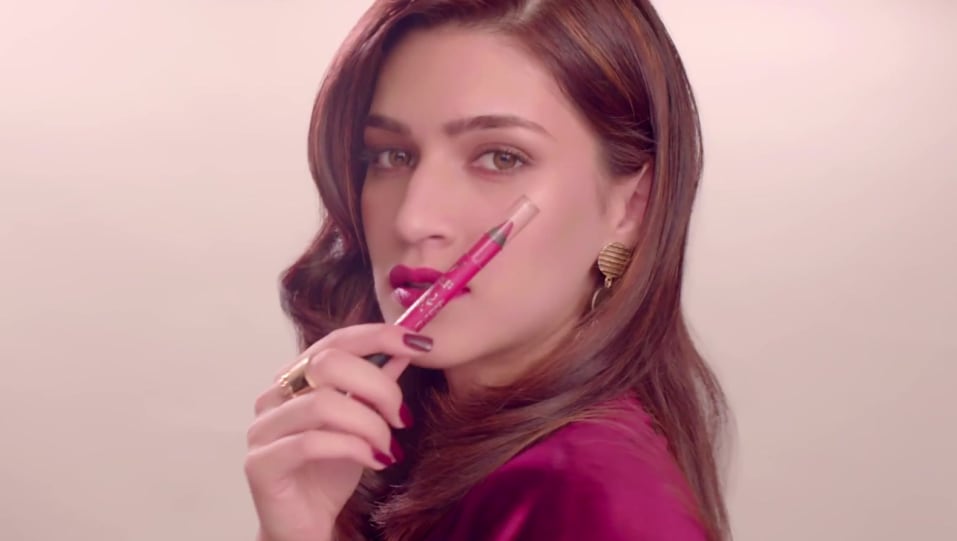Kriti Sanon Celebrity Style In Faces Canada X Kriti Sanon Ultime Pro Matte Lip Crayon Faces Canada Brand Film 2018 From Faces Canada X Kriti Sanon Ultime Pro Matte Li Charmboard She grew up in new delhi, india, as the daughter of delhi university professor geeta sanon and accountant rahul sanon. dress