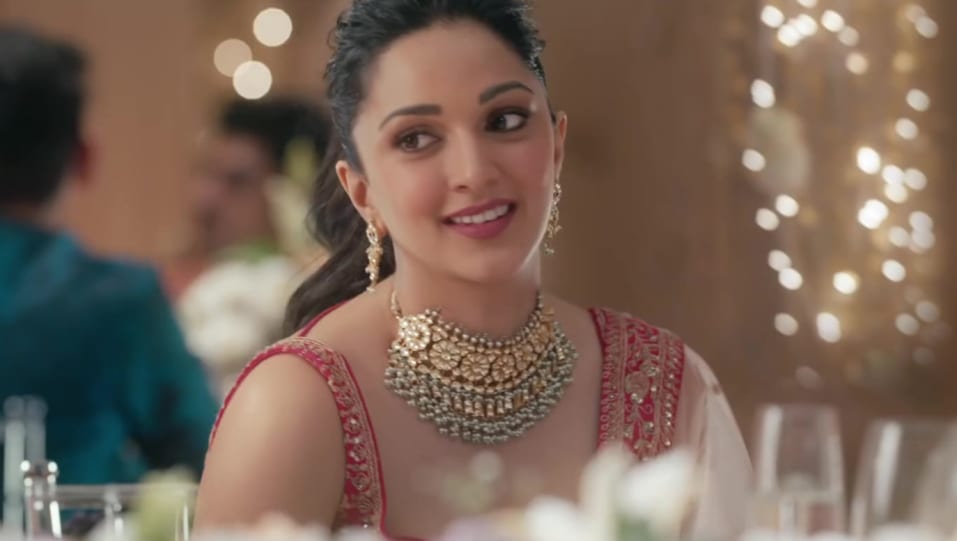 Celebrity Hairstyle Of Kiara Advani From Commercial Chrome Pictures 2019 Charmboard Half ponytail with braids (zevran hairstyle). earrings
