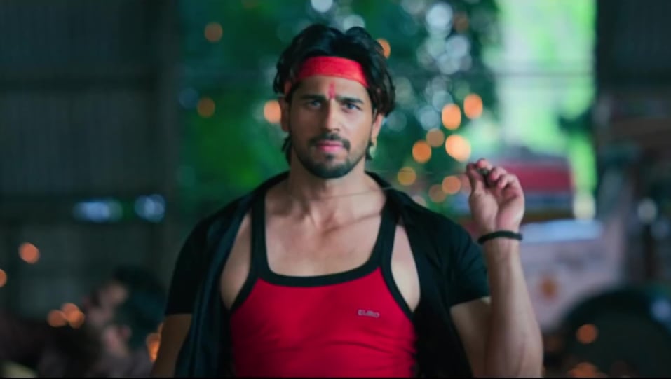 Sidharth Malhotra Jewellery Accessories From Official Trailer Marjaavaan 2019 Celebrity Jewellery Charmboard Inke pyaar mein haaye mein #marjaavaan! casualshirts