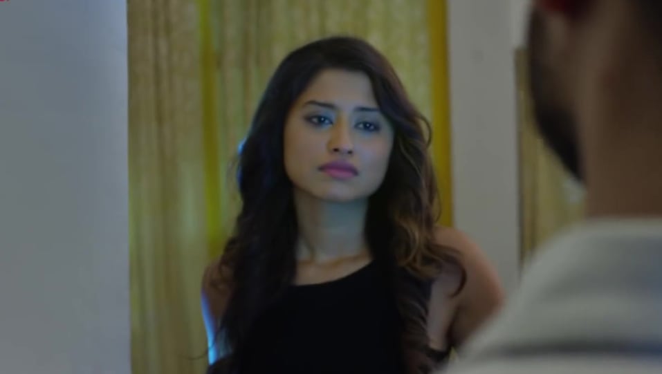 Somi Khan In Blue Shorts Outfit Celebrity Clothing Charmboard She along with his twin sister saba khan is entering bigg boss 12 as commoner jodi. charmboard