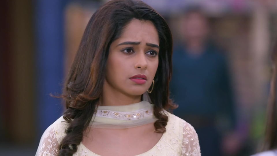 Get Mugda Chapekar Tousled Curly Hair Hairstyle In Kumkum Bhagya