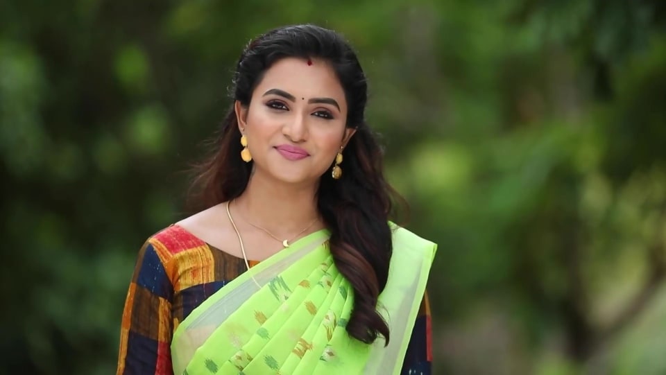Actors Name Age Wiki Height Birth Place Career Details Sembaruthi Episode 796 2020 Charmboard She has a sister named keerthanaa ashokkumar who is also a makeover artist. charmboard