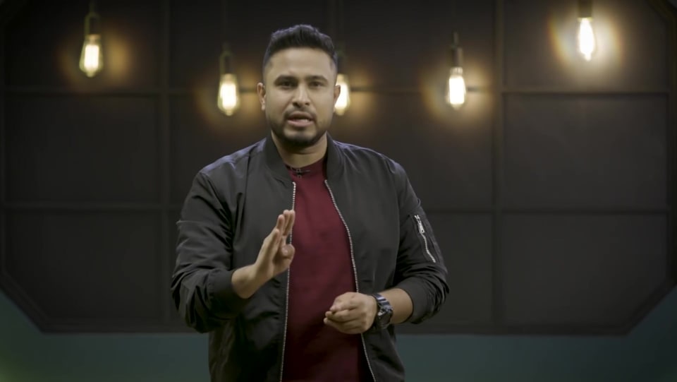 Actors Name Age Wiki Height Birth Place Career Details Son Of Abish Feat Jassie Gill Prajakta Koli Talk Show With Host Abish Mathew Abish Mathew 2019 Charmboard He measures 5 feet 5 inches in height. charmboard
