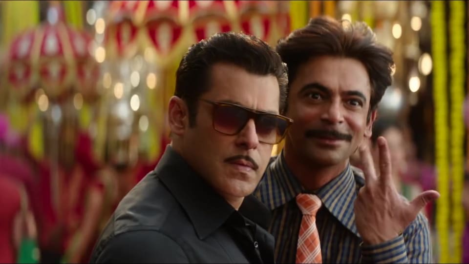 Celebrity Hairstyle Of Salman Khan From Official Trailer Bharat 2019 Charmboard Watch how to do a short crisp haircut for men & what it looks like.