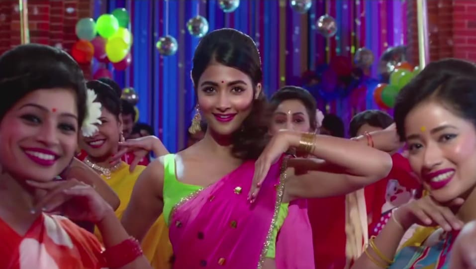 Pooja Hegde Celebrity Style In Choti Choti Baatein Maharshi 2019 From Choti Choti Baatein Charmboard Currently pooja hegde is very popular actress in tollywood industry. pooja hegde celebrity style in choti