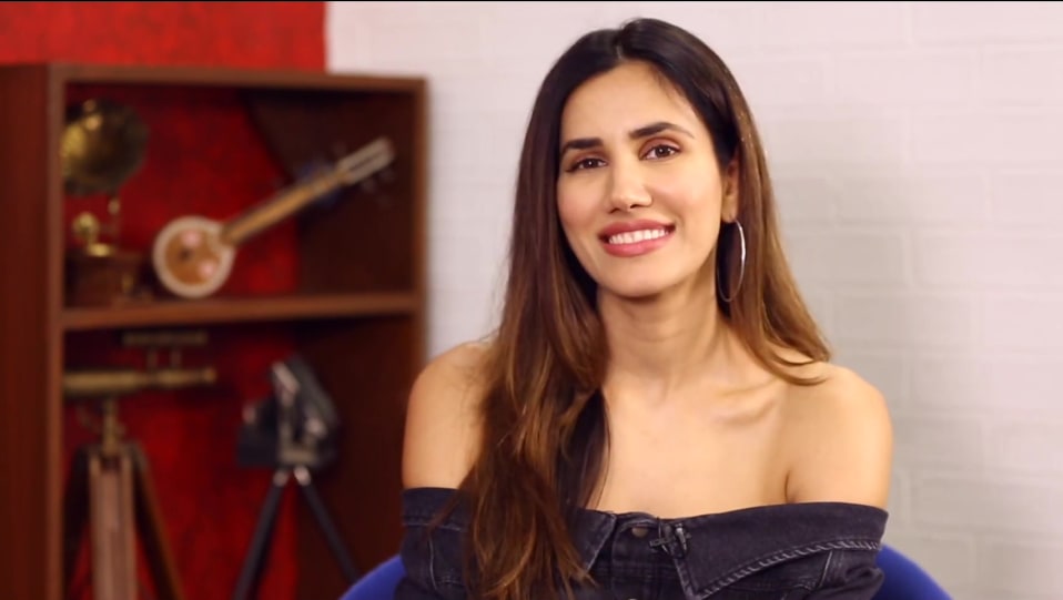 Actors Name Age Wiki Height Birth Place Career Details Interview Bollywood Hungama 2019 Charmboard And weight is 1.7 m and her weight 54 kg. charmboard