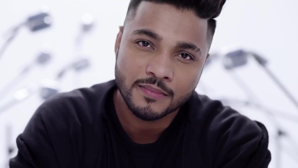 Raftaar In Black Tees Outfit Celebrity Clothing Charmboard We teamed up with rapper raftaar for a new urban monkey superstar collaboration. shrug