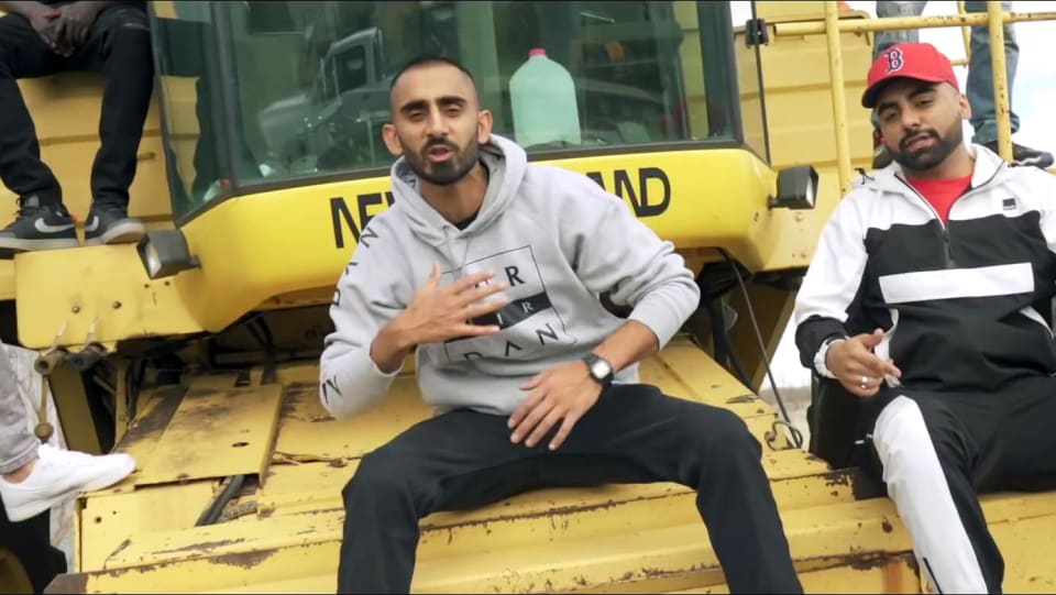 Sultaan Singh Dhillon Celebrity Style In Jatt Single 2020 From Jatt Charmboard #sultan #уют #экостиль #сказка #выбордизайнера #декор #ремонт #дизайнинтерьера #интрьер. charmboard
