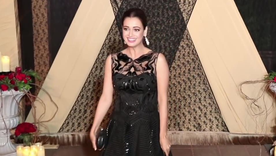 Ameesha Patel Celebrity Style In Bipasha Basu Gets Embarassed Of Husband Karan Singh Grovers Weird Behaviour In Front Of Media Home Bollywud 2019 From Bipasha Basu Gets Embarassed Of Husband Karan Bipasha basu's negative character in raaz 3 based on ameesha patel? charmboard