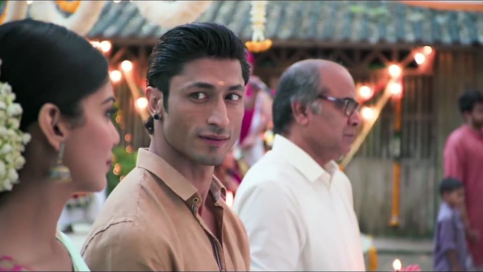 Celebrity Hairstyle of Vidyut Jamwal from Official Trailer, Junglee, 2019 |  Charmboard