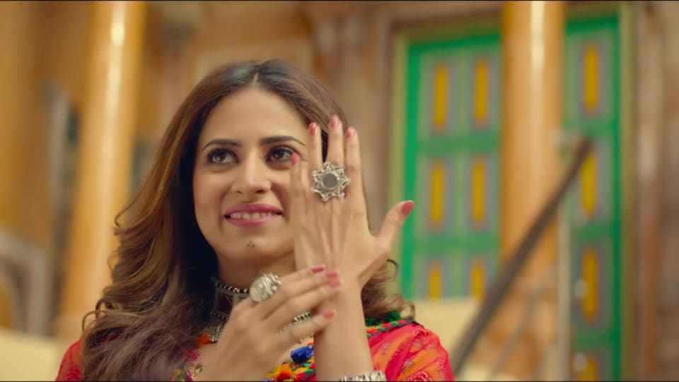 Sargun Mehta Jewellery Accessories From Laare Single 2019 Celebrity Jewellery Charmboard Desi melodies presents an interesting take on a heart break story featuring harrdy sandhu and sargun mehta. lehengacholi