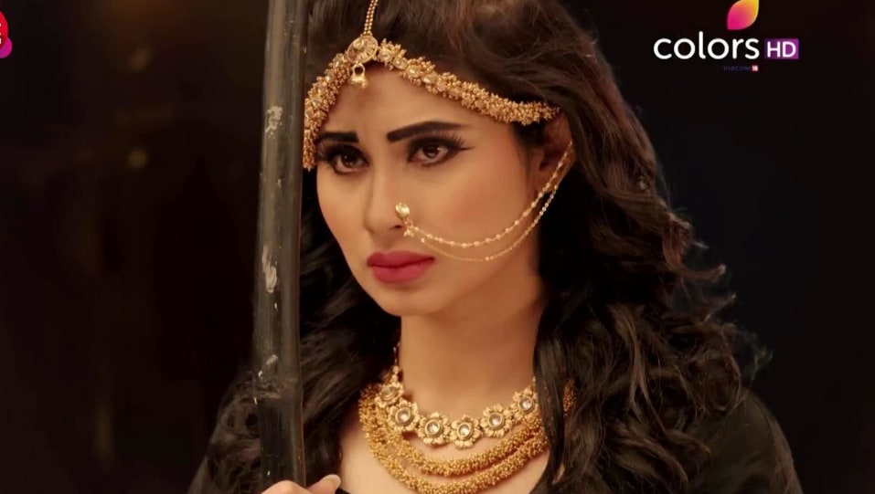 Mouni Roy Celebrity Style In Naagin 2 Episode 69 2017 From Episode 69 Charmboard Meanwhile parekh family comes to know that nayantara is manyata's daughter and they think nayantara is the nagin but they don't stop her because they are aware of the fact that if a nagin marries a human her powers would decrease unaware of the fact that. saree