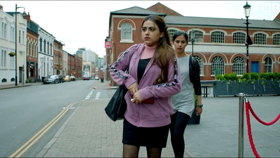 Simi Chahal In Black Dress Outfit Celebrity Clothing Charmboard 5′ 4″ height in meters: hoodie