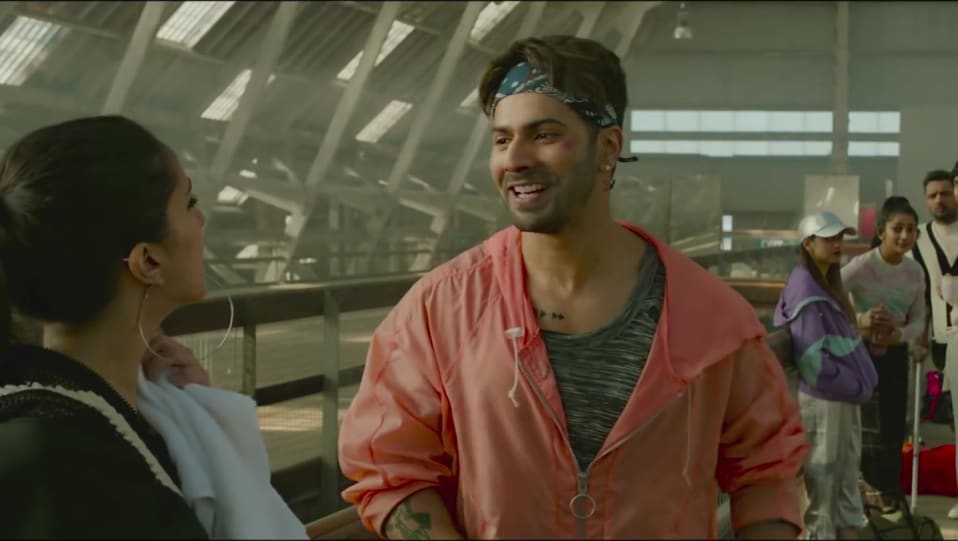 Celebrity Hairstyle Of Varun Dhawan From Lagdi Lahore Di Street Dancer 3d 2020 Charmboard Newly released publicity stills from the movie show the bollywood star's new look. charmboard