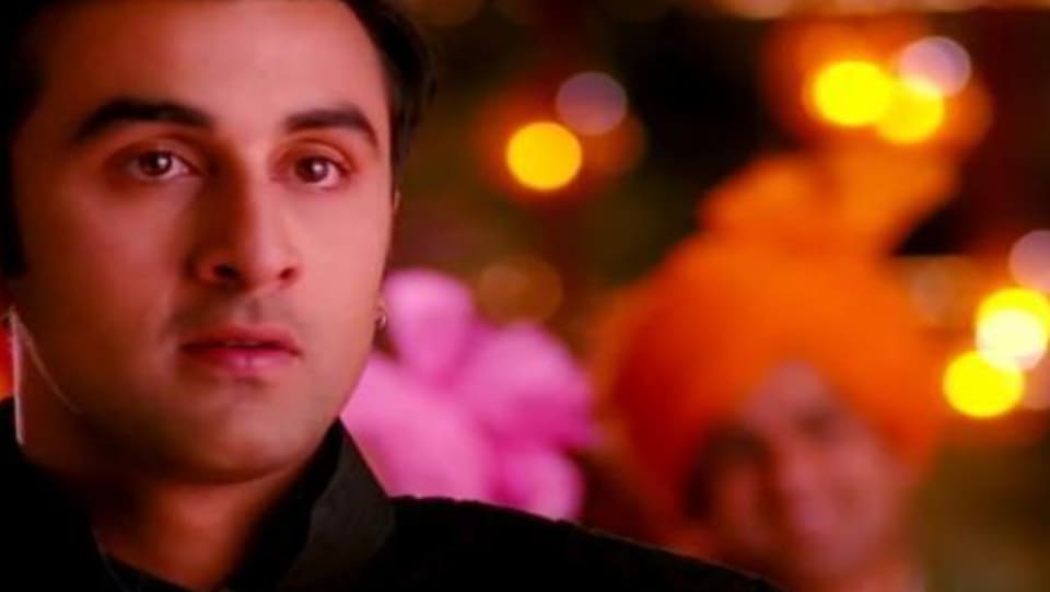 Ranbir Kapoor In Black Sherwani Outfit Celebrity Clothing Charmboard Yeh jawaani hai deewani features two polar opposite characters, who at one point were classmates in modern school. sherwani