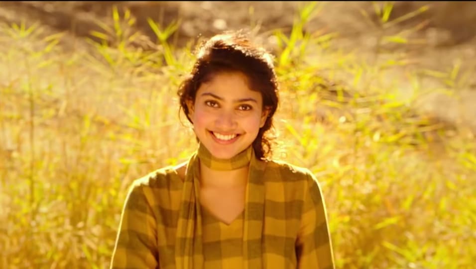 Sai Pallavi Celebrity Style In Yemaindho Theliyadu Naaku Mca 2018 From Yemaindho Theliyadu Naaku Charmboard Actor sai pallavi and sharwanand latest still.