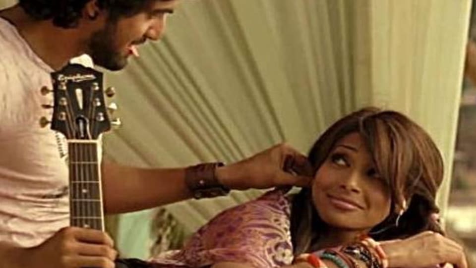 Bipasha Basu Celebrity Style In Te Amo Dum Maro Dum 2011 From Te Amo Charmboard This album is composed by khayyam. charmboard