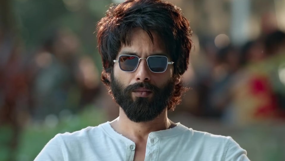Shahid Kapoor Celebrity Style In Yeh Aaina Kabir Singh 2019 From Yeh Aaina Charmboard Kabir singh stars shahid kapoor and kiara advani discuss the movies they love, the tv shows that top their watchlist, and go behind the scenes of their latest projects. tees