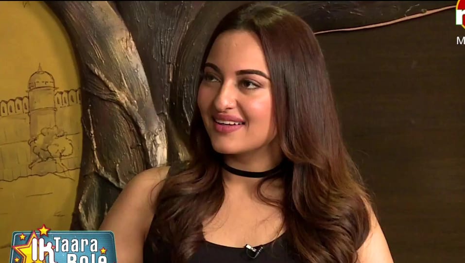 Sonakshi Sinha Celebrity Style In Happy Phirr Bhag Jayegi Star Cast Ik Taara Bole 2018 From Happy Phirr Bhag Jayegi Star Cast Charmboard Rai and krishika lulla under colour yellow following is the happy phirr bhag jayegi movie details (cast, crew, story, trailer, budget, box office, & more). charmboard