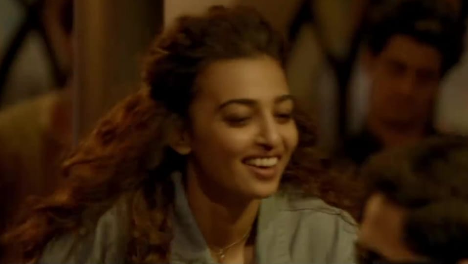 Radhika Apte Celebrity Style In Laila Laila Andhadhun 2018 From Laila Laila Charmboard Sophie yang terpesona pada bakatnya mengajak dia manggung di restoran ayahnya di mana dia. charmboard