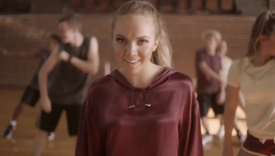 Danielle Bradbery In Yellow Shorts Outfit Celebrity Clothing Charmboard