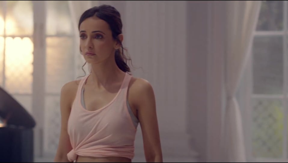 Sanaya Irani Celebrity Style In Intezaar Single 2019 From Intezaar Charmboard She appeared in a number of you are currently on celebrity sanaya irani profile homepage (a mini website). stud